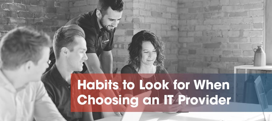 it support company technician helping woman with her laptop